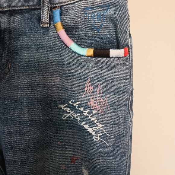 RARE Vintage Guess  Embroidered Graffiti Jeans, Y2K, Grunge,  28/26, Destroyed!! - Picture 3 of 13